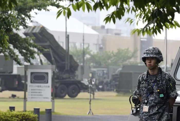 Un soldato della Corea del Nord presidia la zona di lancio dei missili Musudan