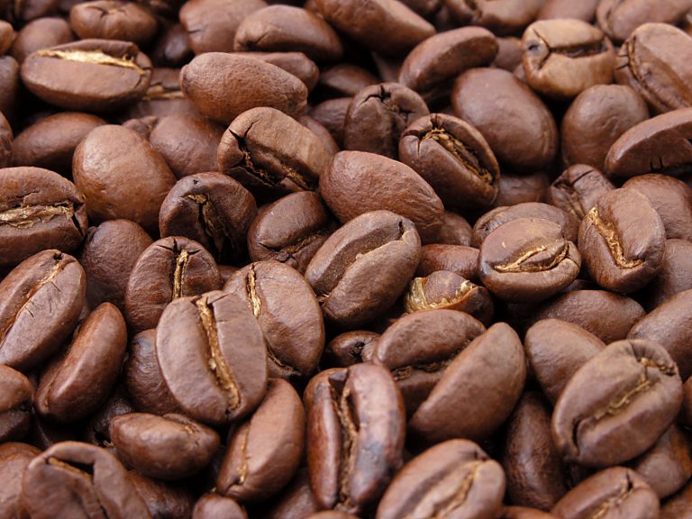 Roasted coffee beans 768x576