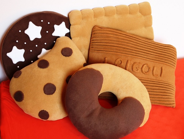 Cuscino biscotto, come realizzare i cuscini più golosi