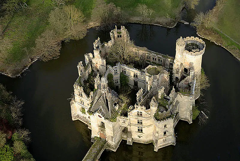 Castello Mothe_chandeniers