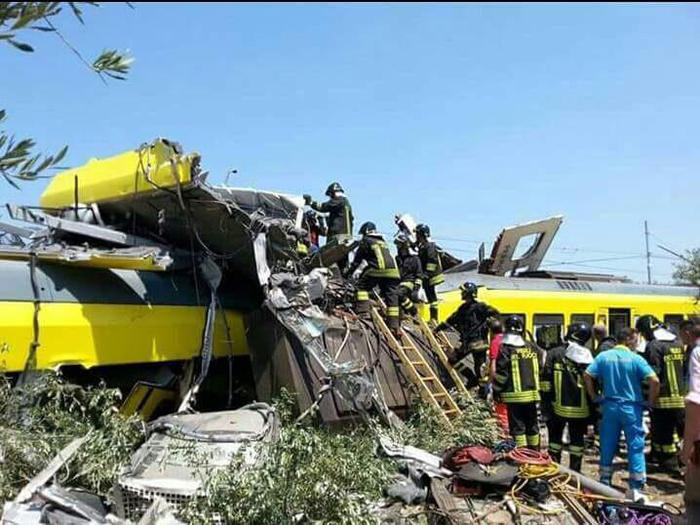 Scontro treni in Puglia