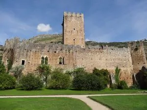 800px Garden of Ninfa castle