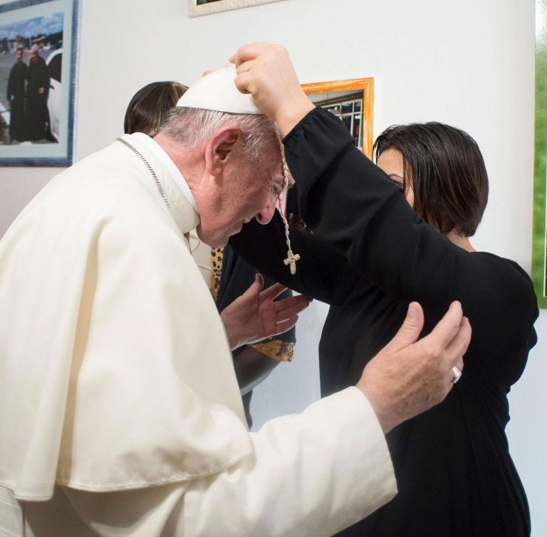 Il Papa incontra ex prostitute