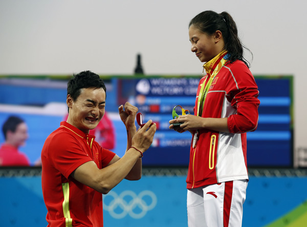 Qin Kai chiede a He Zi di sposarla durante la premiazione della medaglia d'argento