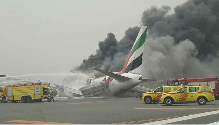 aereo in fiamme