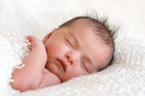 Neonata di due mesi picchiata violentemente da una bambina di 11 anni Neonata di due mesi picchiata violentemente da una bambina di 11 anni