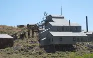 800px Bodie CA   mine building 1