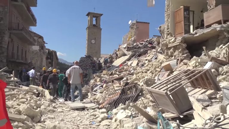 Amatrice denuncia Charlie Hebdo