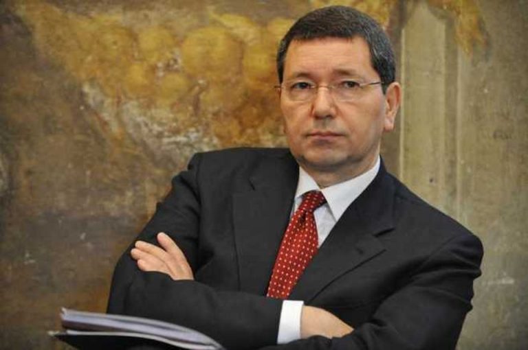 Marino, ex sindaco Roma: 3 anni reclusione per cene a spese del Comune