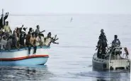 Immigrati: 1725 persone soccorse giovedì al largo della Libia, 14 000 in cinque giorni