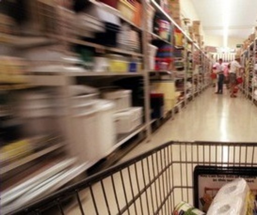 recanati-60enne-ruba-nel-supermercato-per-mangiare-i-carabinieri-le-offrono-il-pranzo Recanati, 60enne ruba nel supermercato per mangiare: i carabinieri le offrono il pranzo