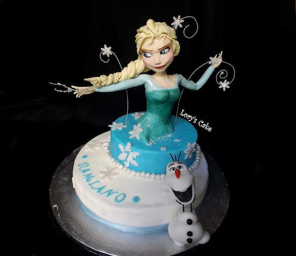 Torte a forma di Elsa di Frozen