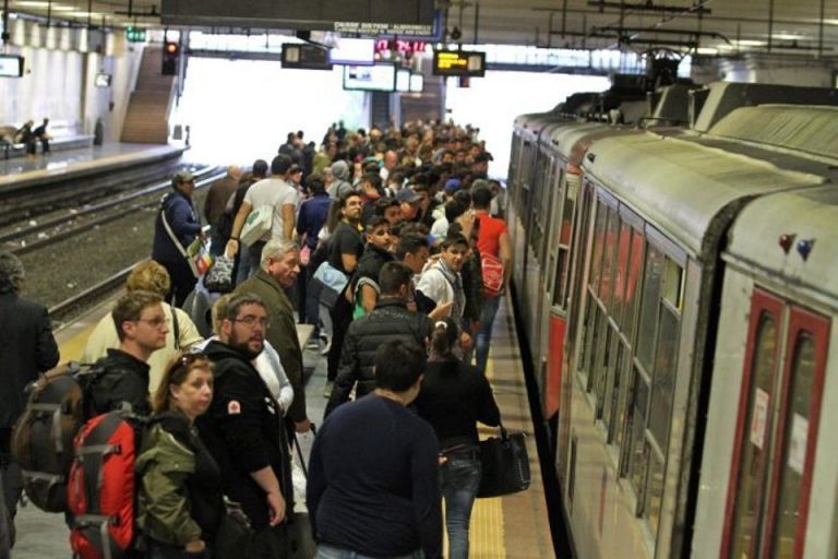 Circumvesuviana ostaggio dei borseggiatori: turisti e pendolari vittime predestinate Circumvesuviana