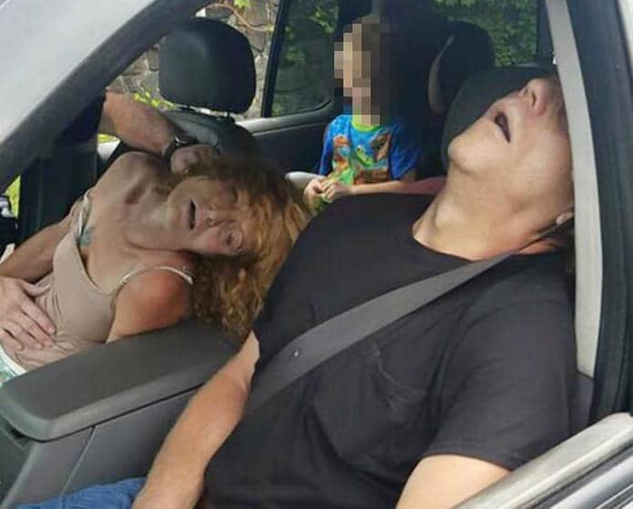 foto-genitori-in-overdose