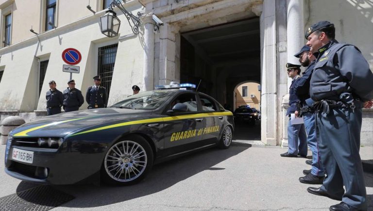 Arresti per corruzione