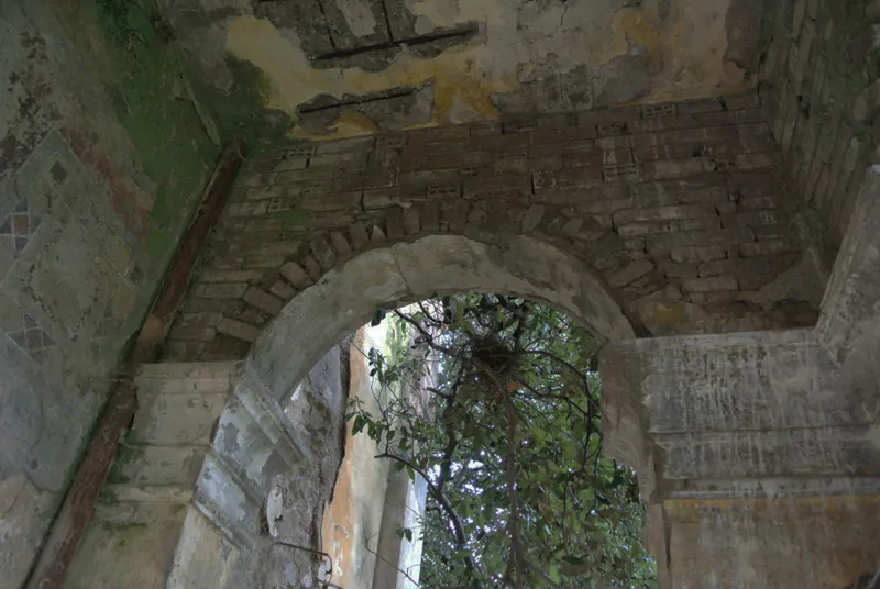 loggia abbandonata di villa Pietri
