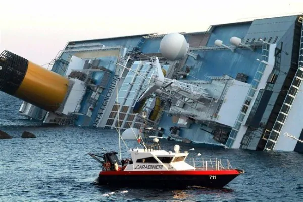 Costa Concordia: rabbia dei sopravvissuti al naufragio.