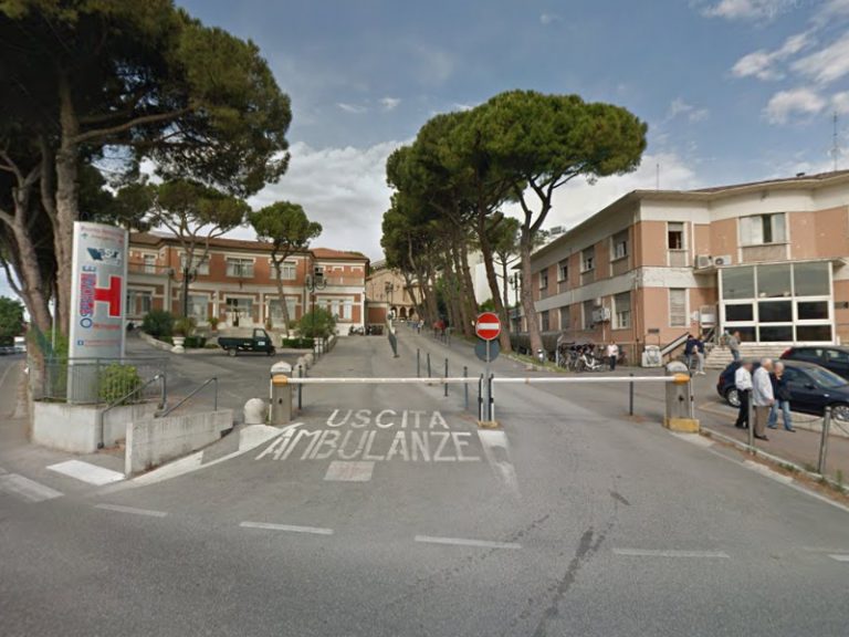 Senigallia: l'obitorio non è a norma e le famiglie sono costrette a tenere le bare in casa