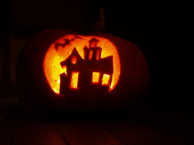 Halloween, come creare una sfera di cristallo Notizie.it Halloween, come creare una sfera di cristallo Notizie.it
