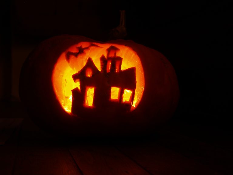 Come creare una sfera di cristallo per Halloween Come creare una sfera di cristallo per Halloween