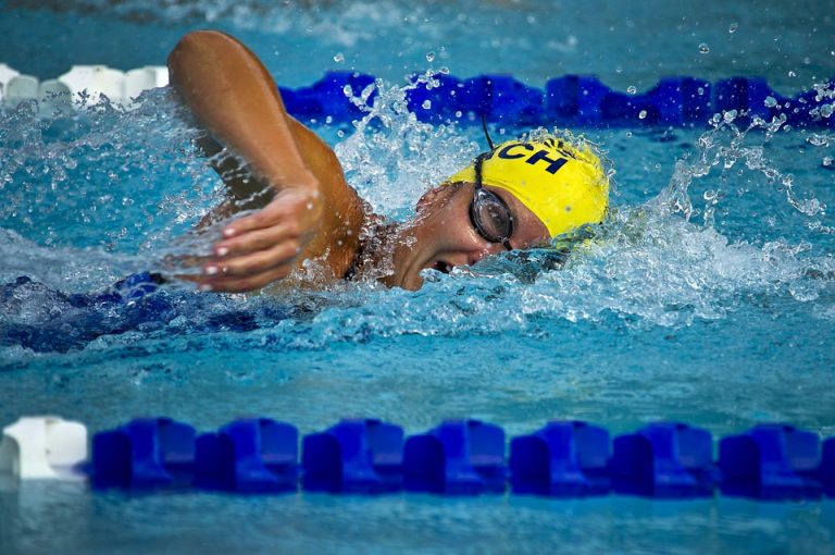 cosa fare per non avere gli occhi rossi in piscina piscina
