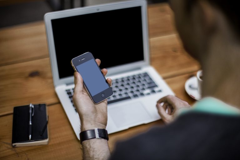 come-trasferire-i-dati-tra-cellulare-e-computer Come trasferire i dati tra cellulare e computer
