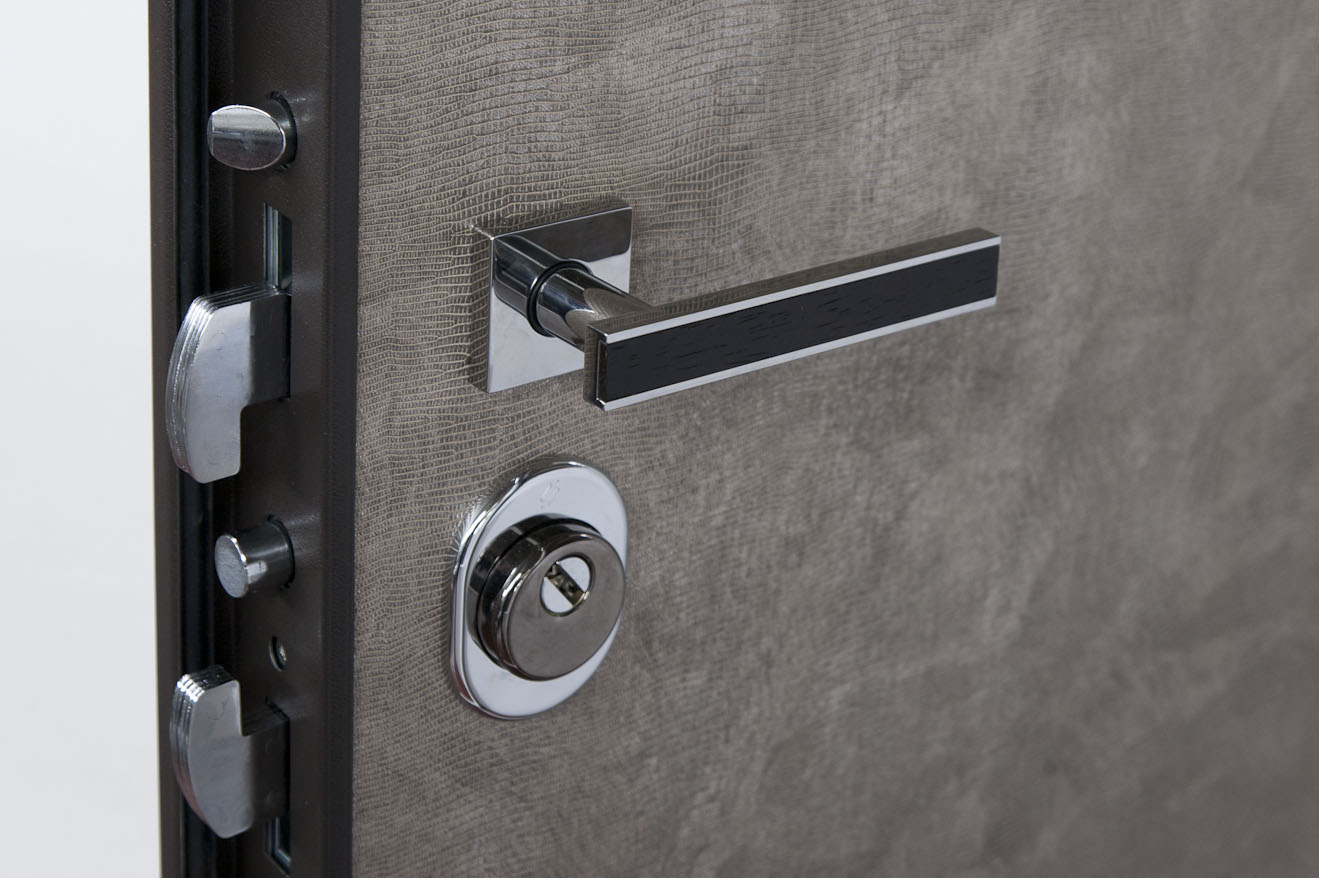 Registrare Porta Blindata: Come Regolare una Porta ...