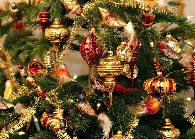 Natale: addobbi per l'albero
