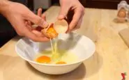 Come rompere un uovo in pochi e semplici passaggi