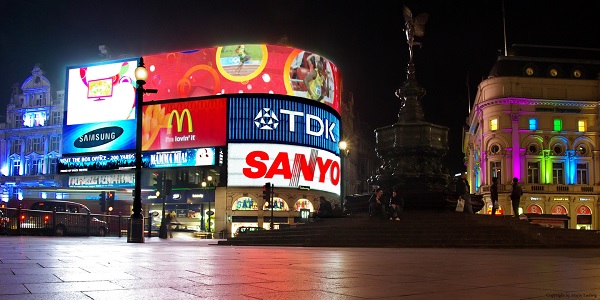Londra luci di Piccadilly Circus spente da gennaio per restyling