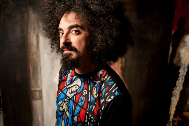 Caparezza: la storia del rapper pugliese)
