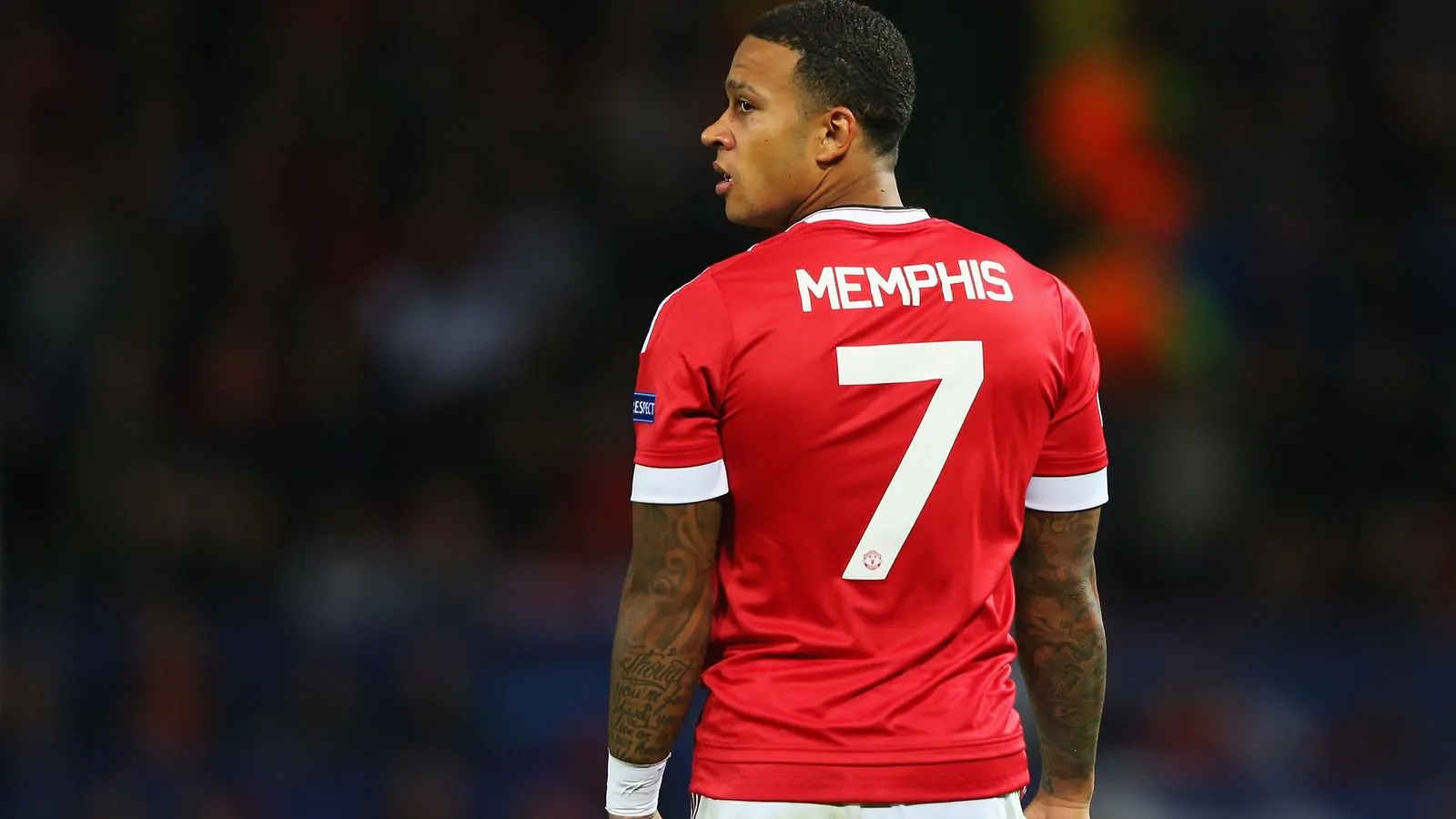 La foto di Depay che fuma il narghilè: l'ira di Mourinho