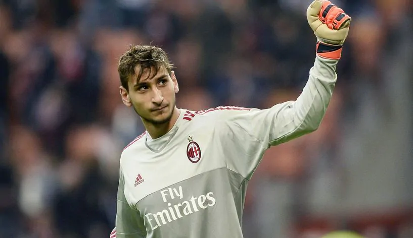 Donnarumma: Raiola vuole prendere tempo prima di farlo rinnovare col Milan