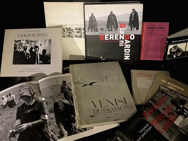 A Milano, la mostra "258 e non sentirli. I libri di Gianni Berengo Gardin"