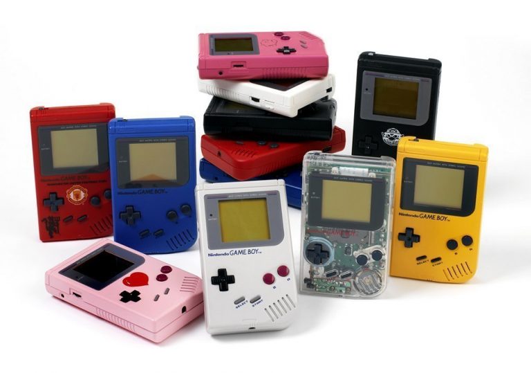 Anni 80, ecco il gameboy, il gioco portatile che fece impazzire molti