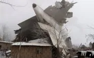 Kirghizstan: aereo precipita su abitazioni, almeno 36 vittime