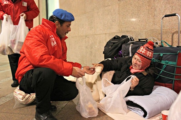milano-ai-city-angels-servono-coperte-e-vestiario-per-proteggere-i-clochard-dal-gelo city angels