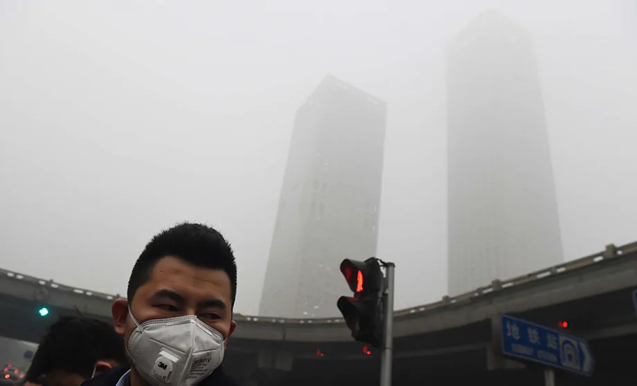 Pechino, il nuovo anno comincia sotto lo smog