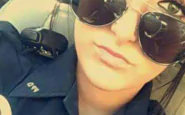 Poliziotta sexy licenziata dal lavoro per il suo post su facebook