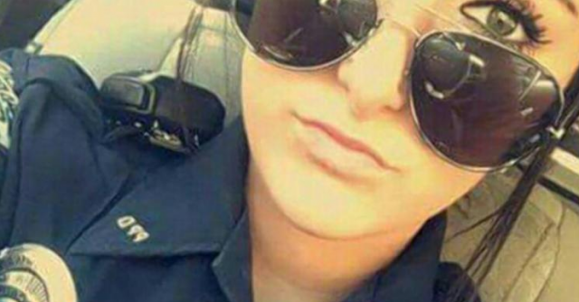 Poliziotta sexy licenziata dal lavoro per il suo post su facebook Poliziotta sexy licenziata dal lavoro per il suo post su facebook