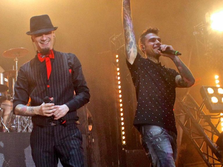 Comunisti col rolex: J Ax e Fedez incontrano i fan fedez