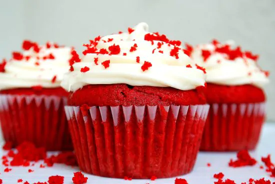 red velvet cupcakes e1485544576424