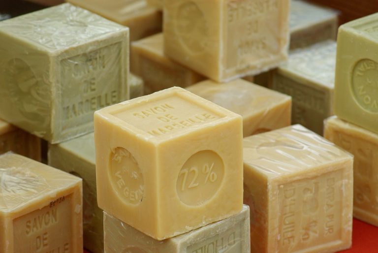 Shampoo fai da te con sapone di Marsiglia: ricetta semplice e ingredienti