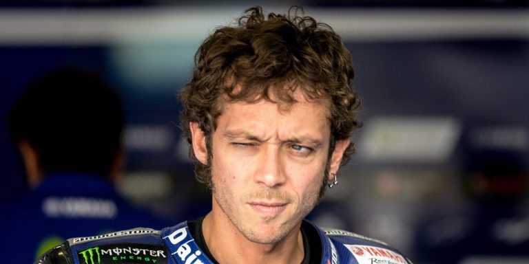 Motociclismo: Valentino Rossi, tra nuovi look e preoccupazioni per Vinales Motociclismo: Valentino Rossi, tra nuovi look e preoccupazioni per Vinales
