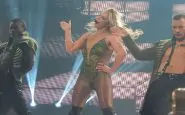 Britney Spears hot: seno fuori sul palcoscenico