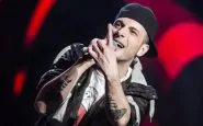 Sanremo 2017: il rapper Clementino sul palco dell'Ariston