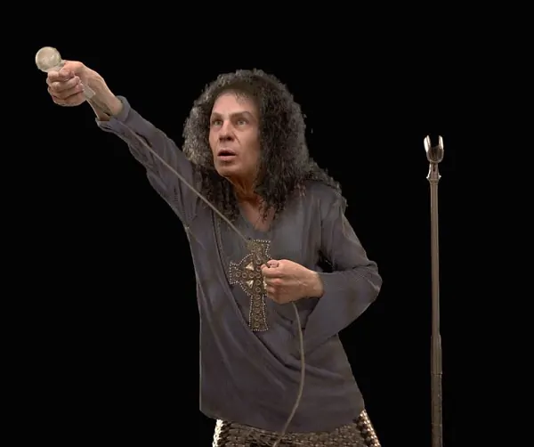Ronnie James Dio rivive con un ologramma sul palco effetto impressionante