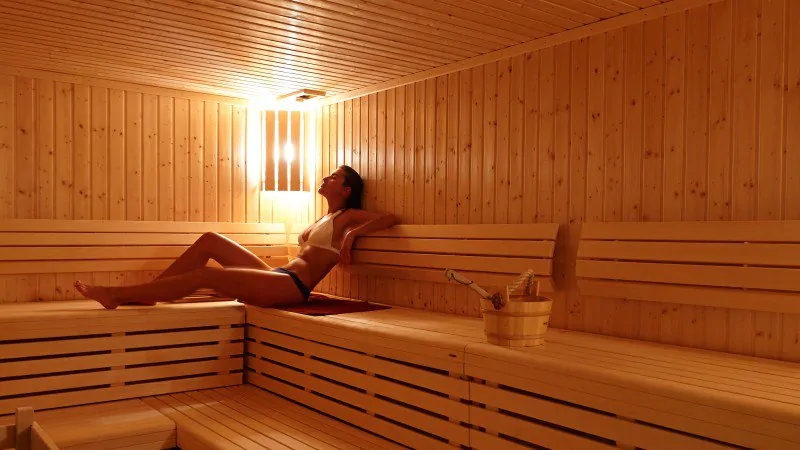 Sauna e sudore: sudare molto permette davvero di dimagrire?