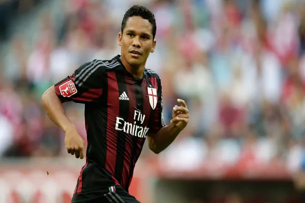 Bacca e Montella: il colombiano del Milan ha chiarito e pagherà la cena alla squadra