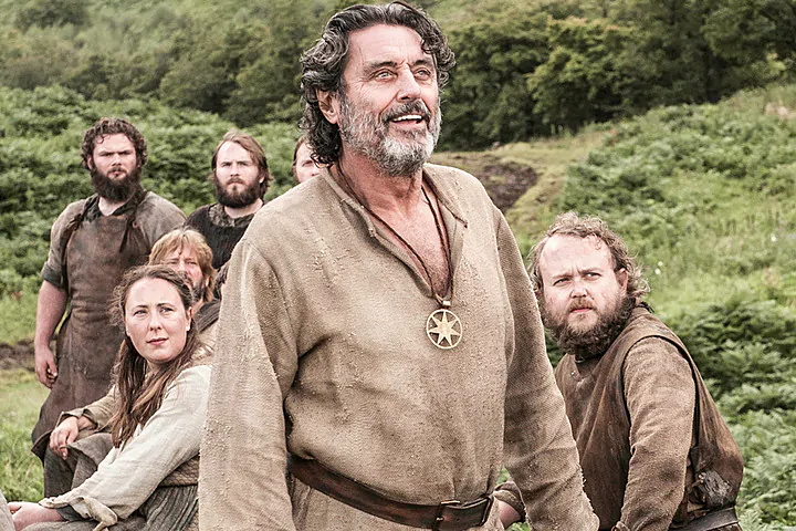 Game of Thrones: l'attore Ian McShane si scaglia contro i fan accaniti: "Uscite di più!"